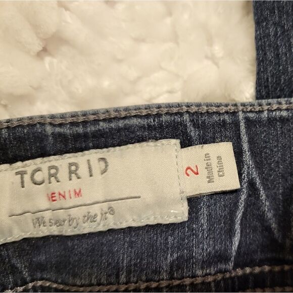 Torrid plus size elastic at  waist, dark wash jeans - Picture 10 of 11